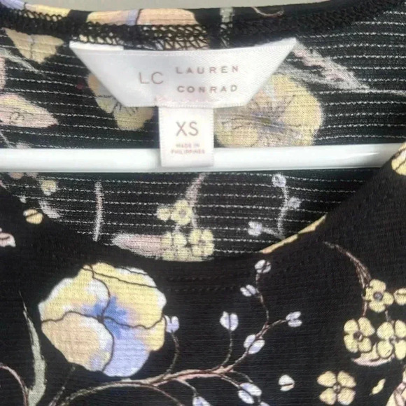 LC Lauren Conrad Women’s Ruffle Cold-Shoulder Top - Picture 4 of 6